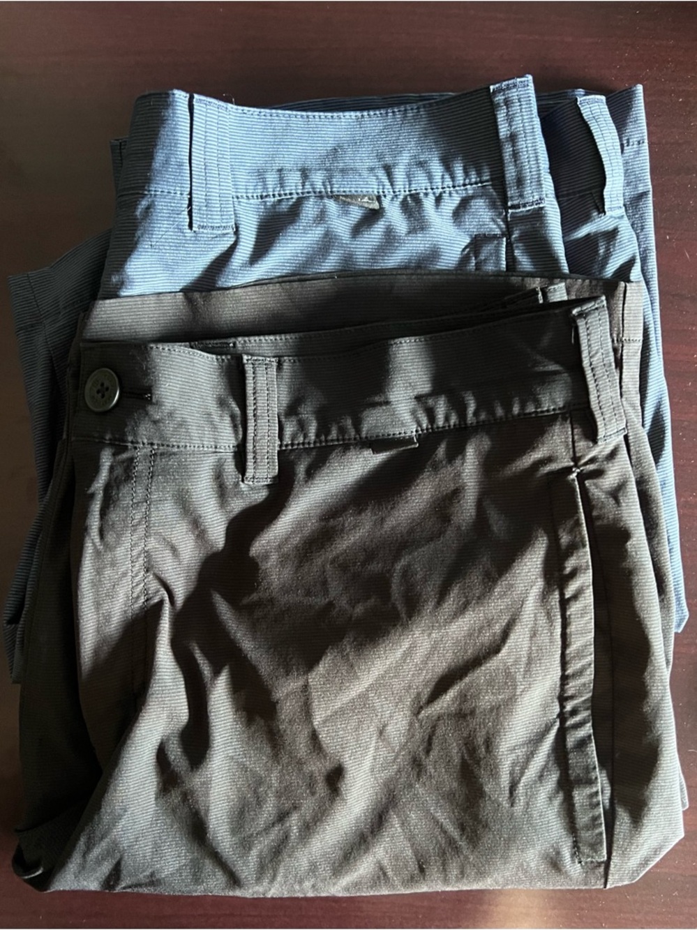 TWO Travis Mathew Black/Blue Subtle Stripe Performance Golf Shorts - Size 32